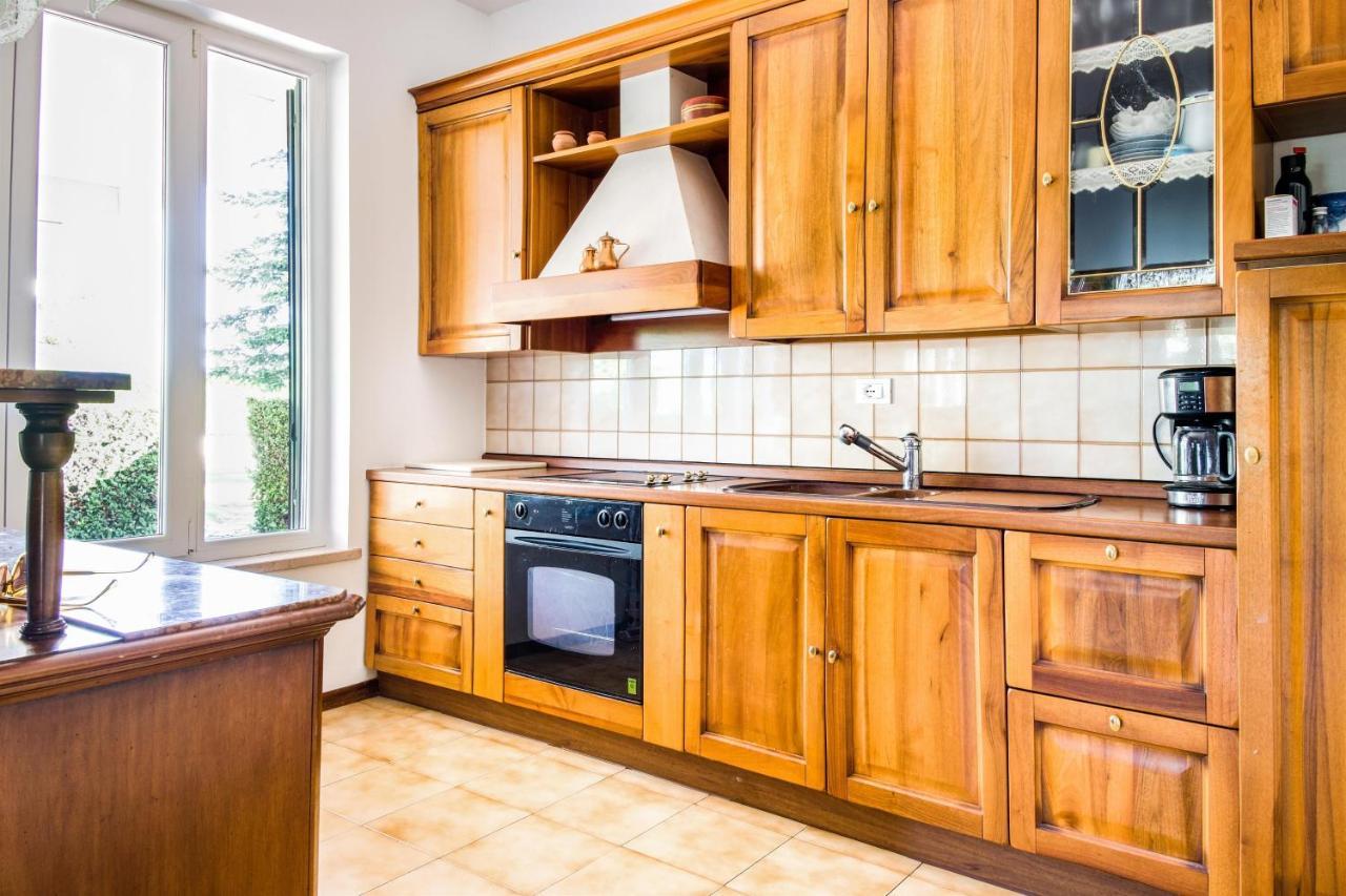 Villa Carini With 3000 Mq Garden & Heated Pool Castelnuovo del Garda Εξωτερικό φωτογραφία