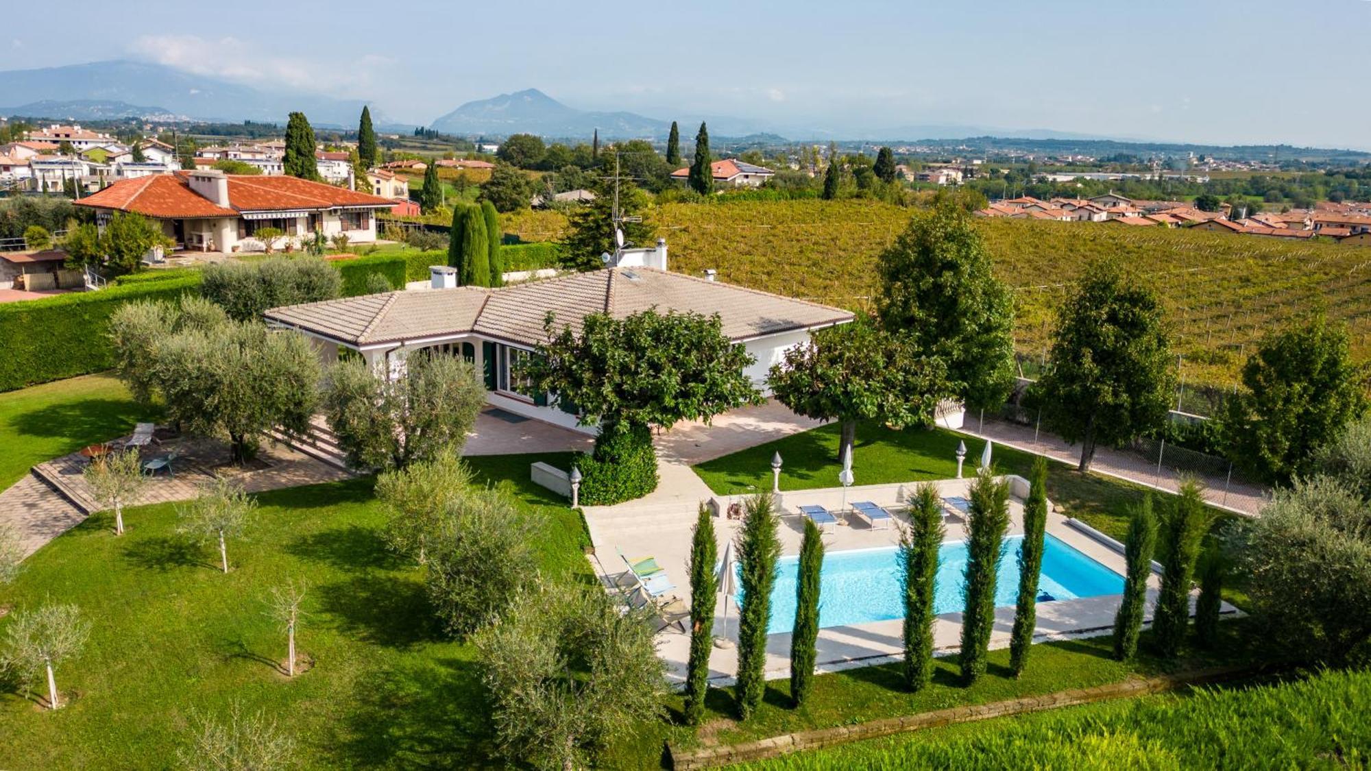 Villa Carini With 3000 Mq Garden & Heated Pool Castelnuovo del Garda Εξωτερικό φωτογραφία