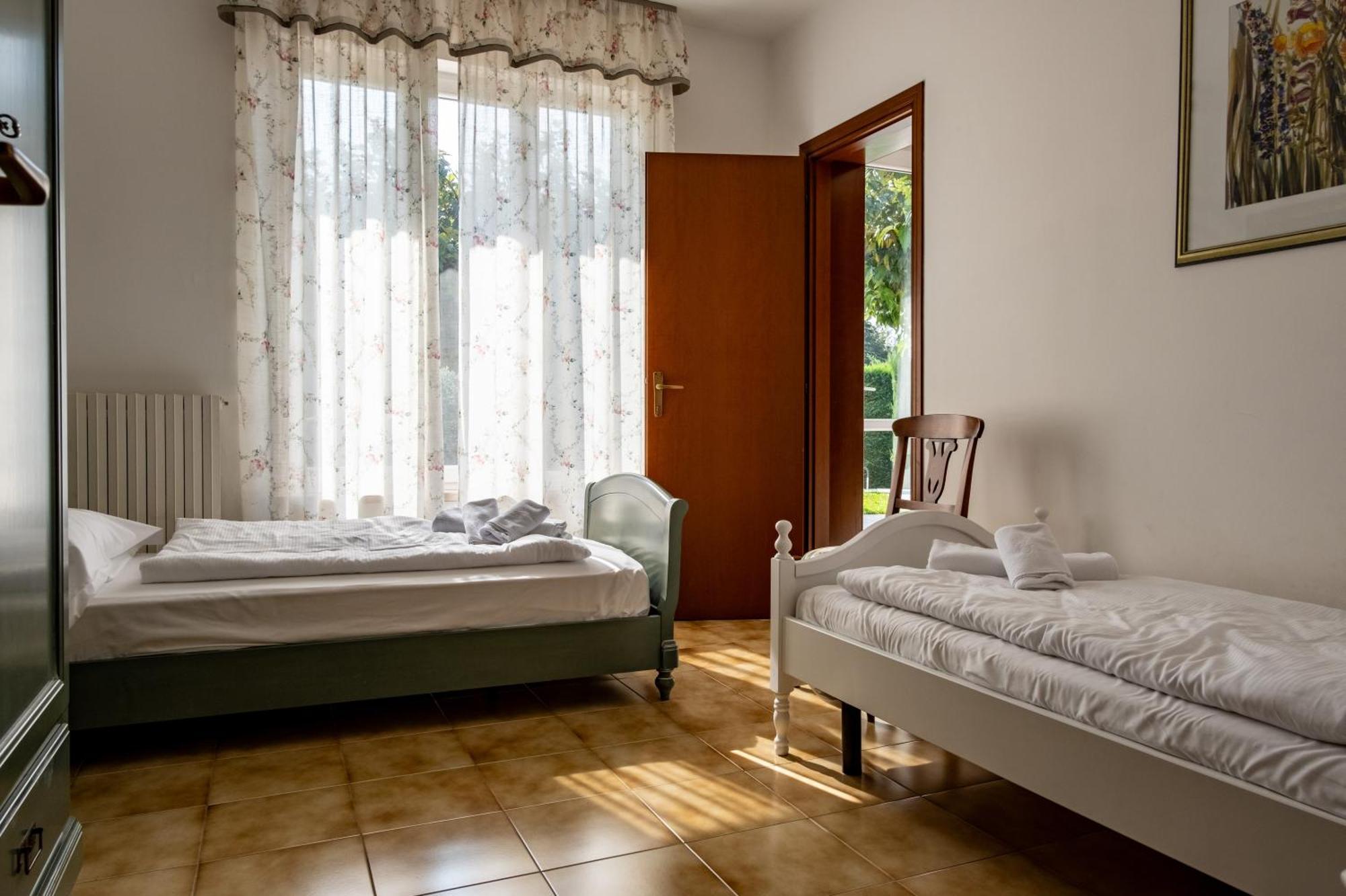 Villa Carini With 3000 Mq Garden & Heated Pool Castelnuovo del Garda Εξωτερικό φωτογραφία