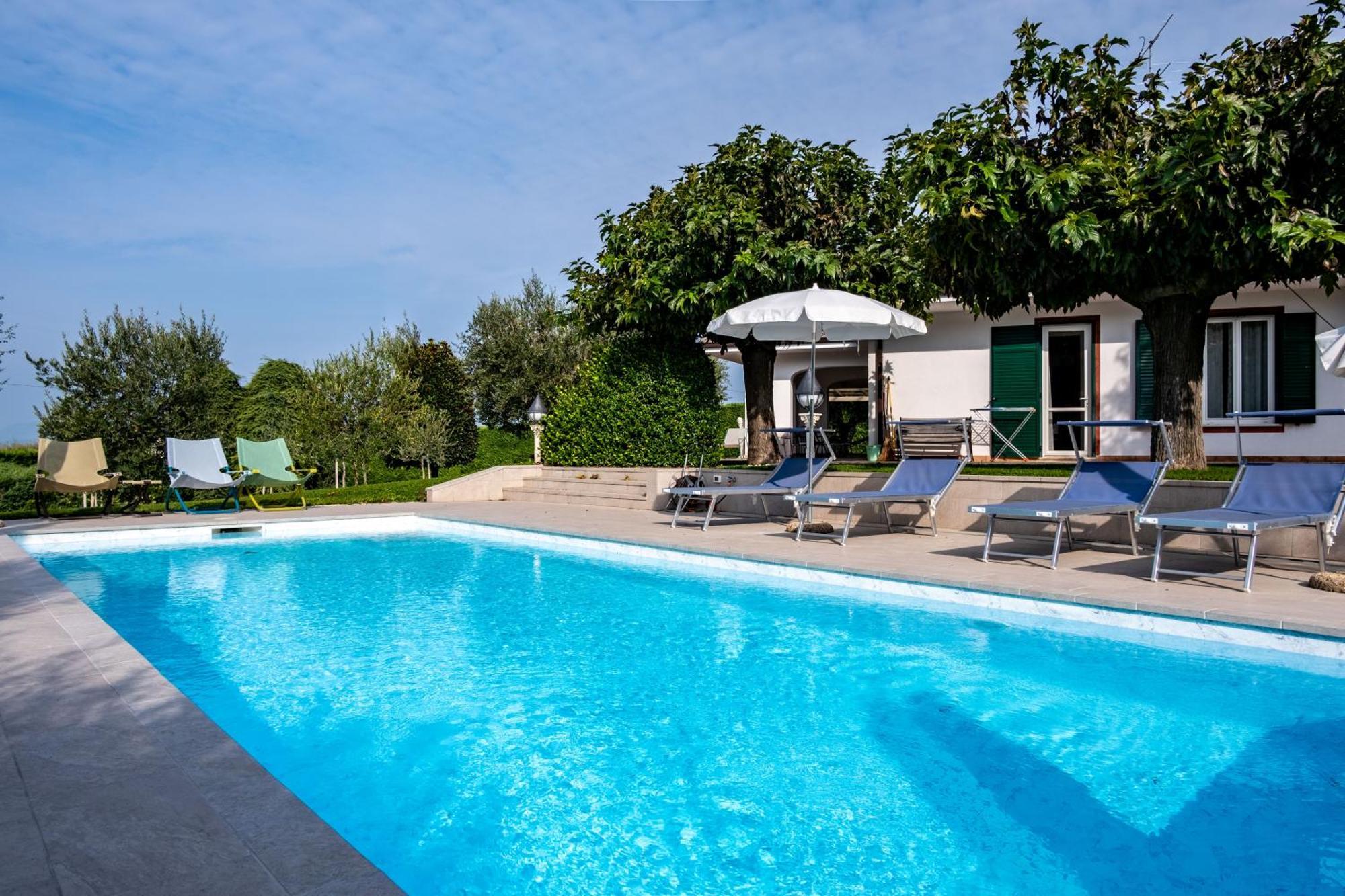 Villa Carini With 3000 Mq Garden & Heated Pool Castelnuovo del Garda Εξωτερικό φωτογραφία