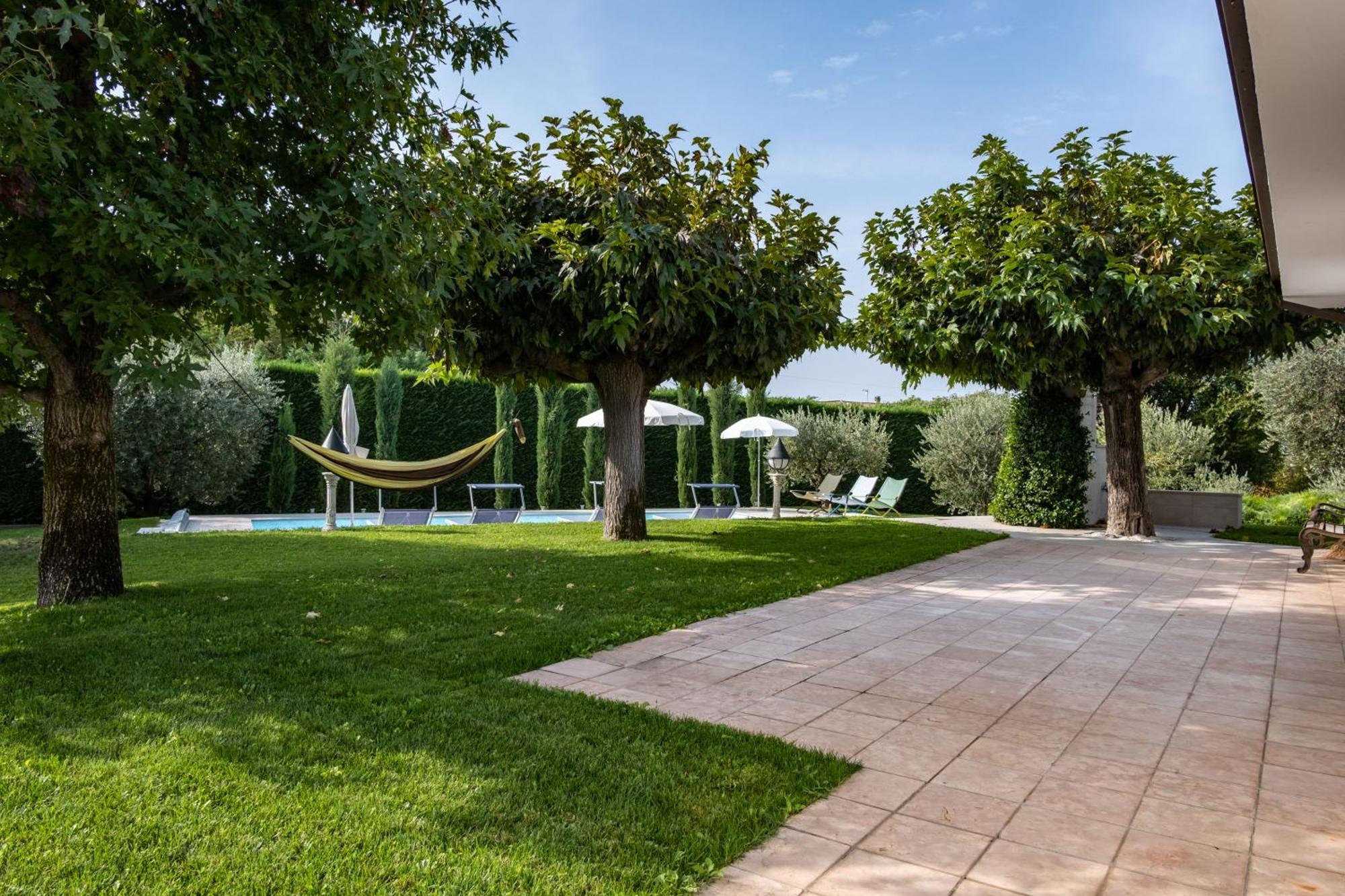 Villa Carini With 3000 Mq Garden & Heated Pool Castelnuovo del Garda Εξωτερικό φωτογραφία