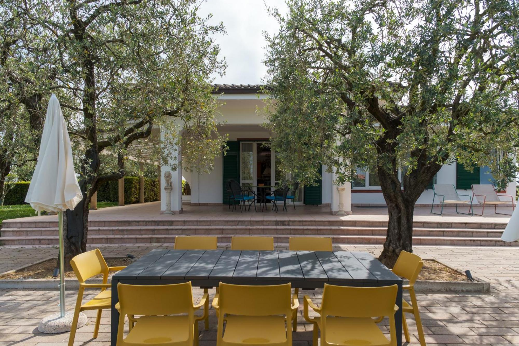 Villa Carini With 3000 Mq Garden & Heated Pool Castelnuovo del Garda Εξωτερικό φωτογραφία